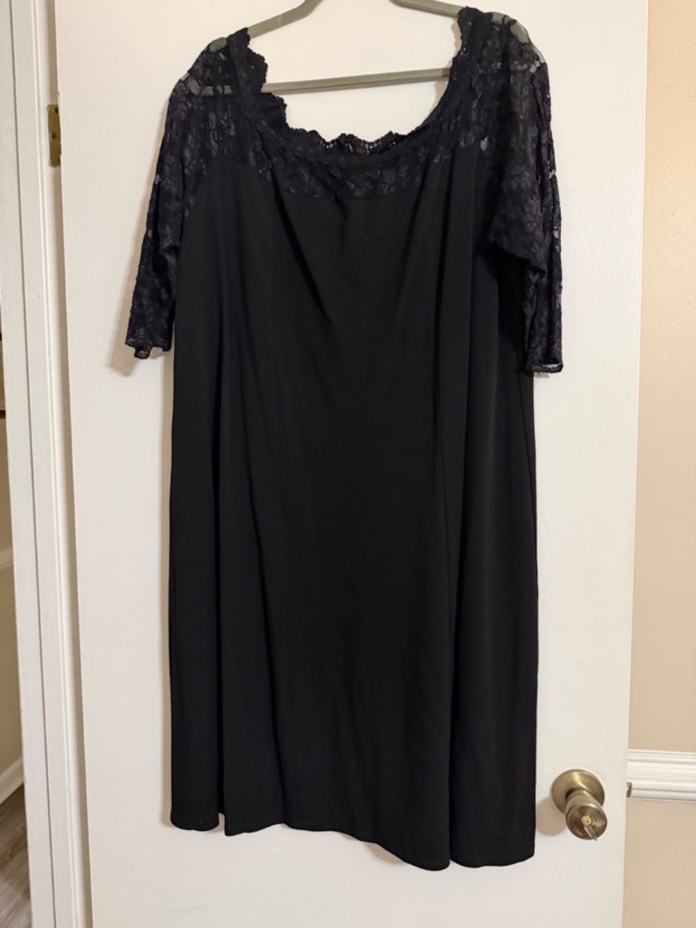 EUC Igigi black cocktail dress with lace top and sleeves 22/24